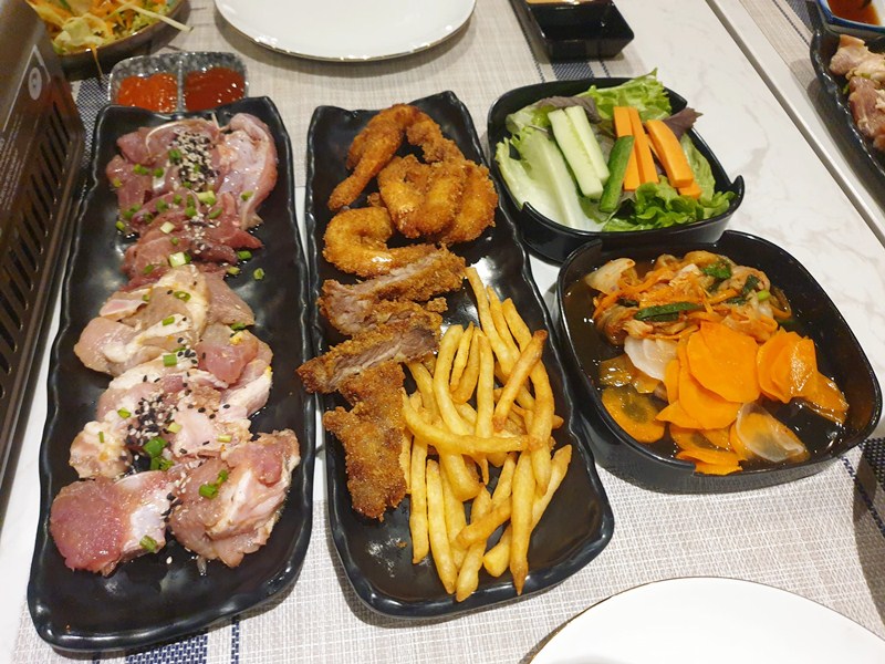 Nhà hàng buffet lẩu nướng Aura Phú Quốc