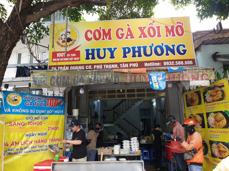 Cơm gà xối mỡ Huy Phương