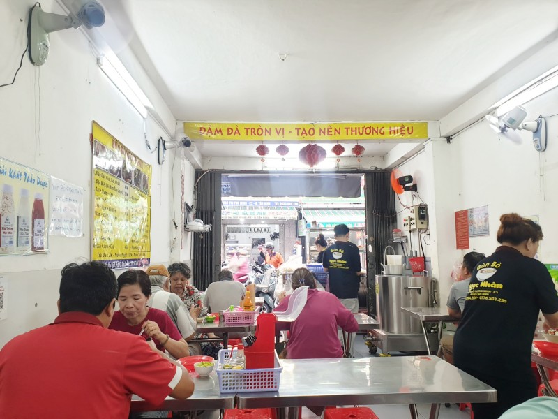 Bún bò Ngọc Nhân - Chợ Phạm Văn Hai