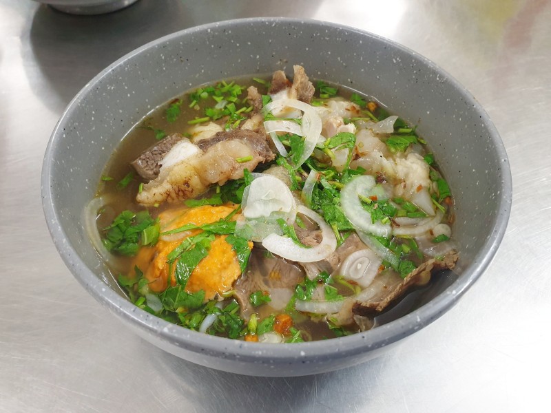 Bún bò Ngọc Nhân - Chợ Phạm Văn Hai