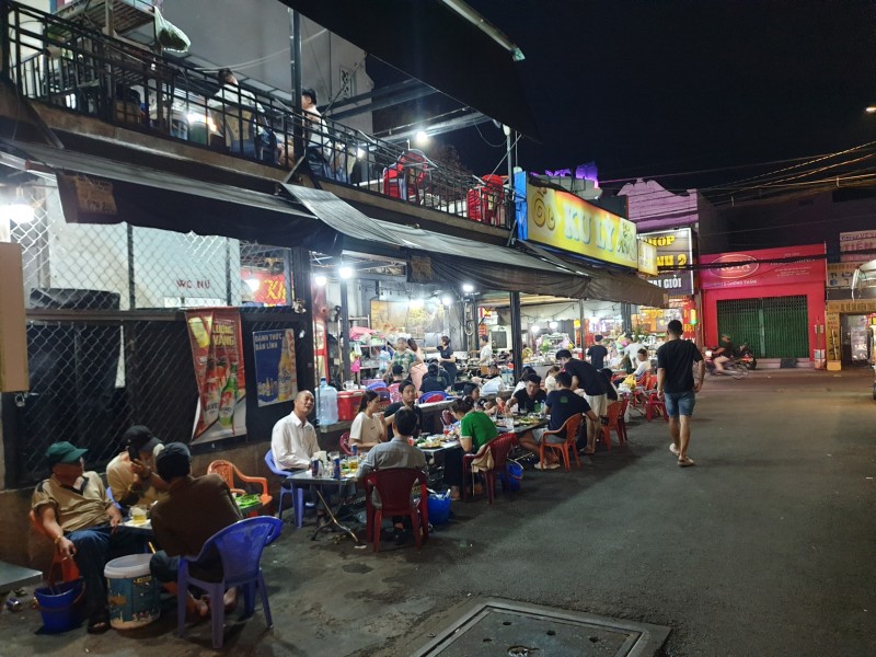 Quán ốc Ku Lỳ phường Thông Tây Hội