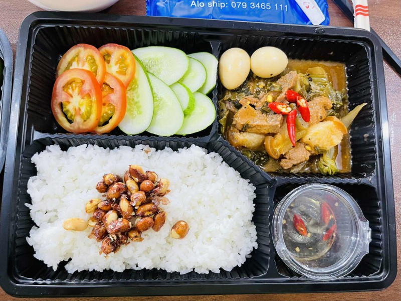 Cơm văn phòng Uri