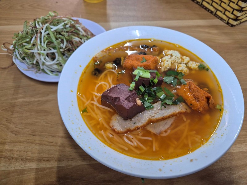 Bún riêu ốc Eli Coffee phường Hòa Hưng